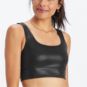 NWT FABLETICS midi medium impact sports bra. Color is black foil, size 3X